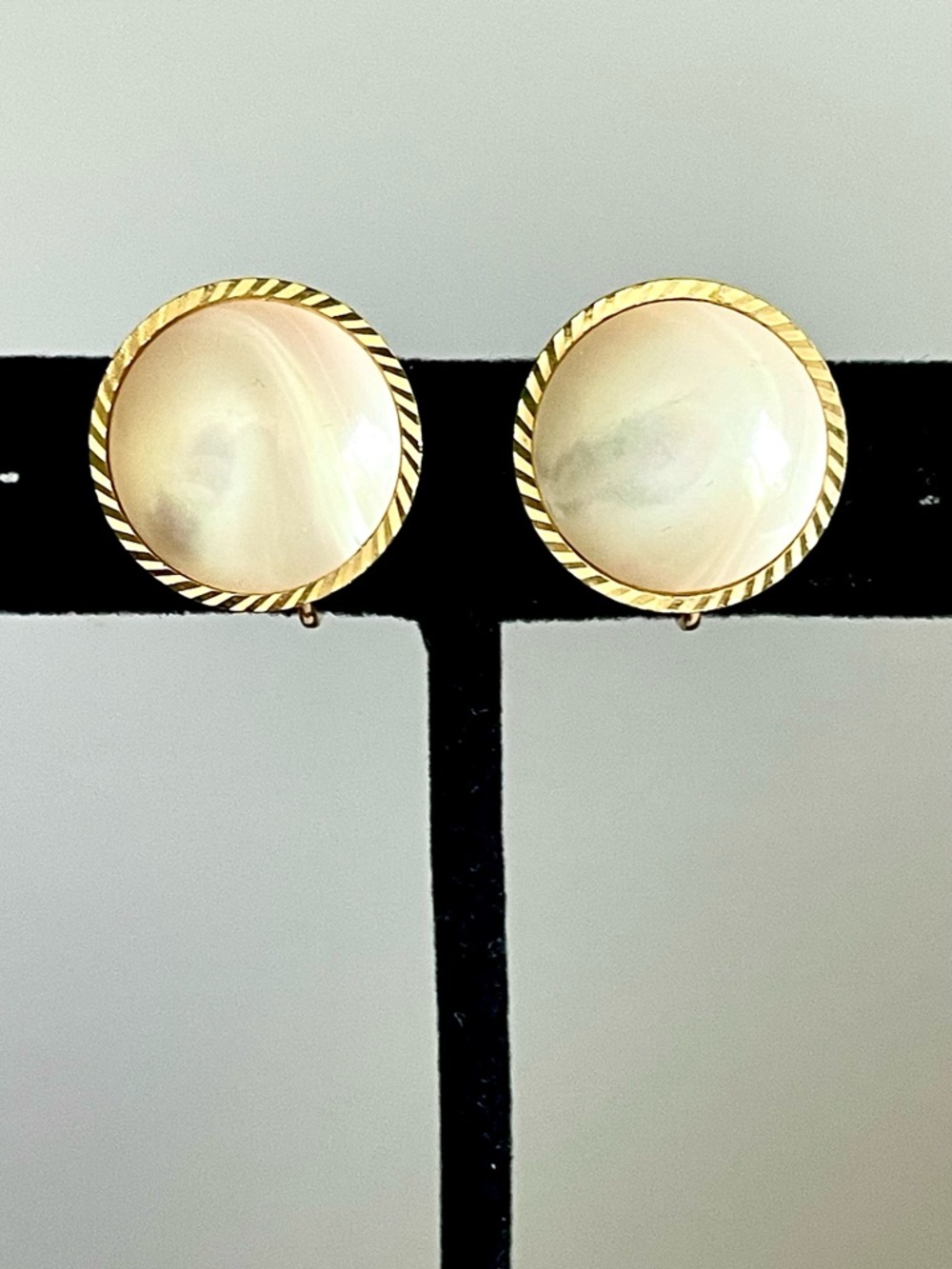 Vintage Mother of Pearl Gold Tone Dome Clip Earrings Minimalist Retro Elegant